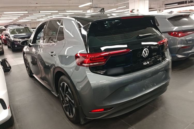 Used Volkswagen ID.3 2024 Outstanding Edition Rear Left 45 Deg