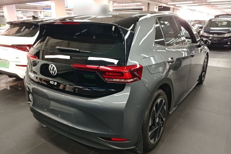 Used Volkswagen ID.3 2024 Outstanding Edition Rear Right 45 Deg
