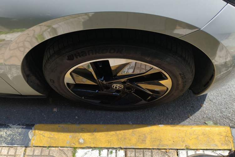 Used Volkswagen ID.3 2024 Intelligent Edition Right Front Wheel Hub