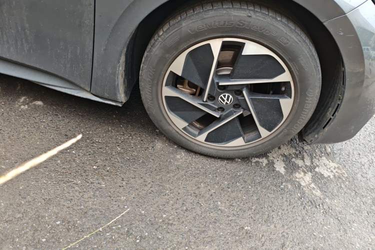 Used Volkswagen ID.3 2024 Outstanding Edition Right Front Wheel Hub