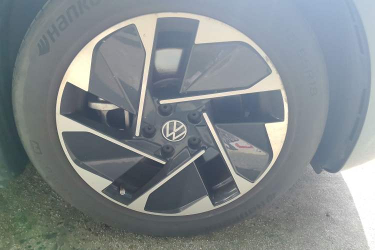 Used Volkswagen ID.3 2024 Pure & Smart Edition Right Front Wheel Hub