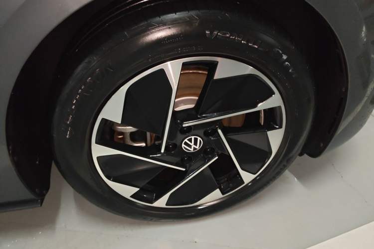 Used Volkswagen ID.3 2024 Outstanding Edition Right Front Wheel Hub