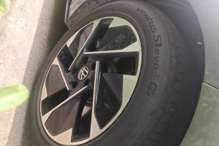 Used Volkswagen ID.3 2024 Outstanding Edition Right Front Wheel Hub