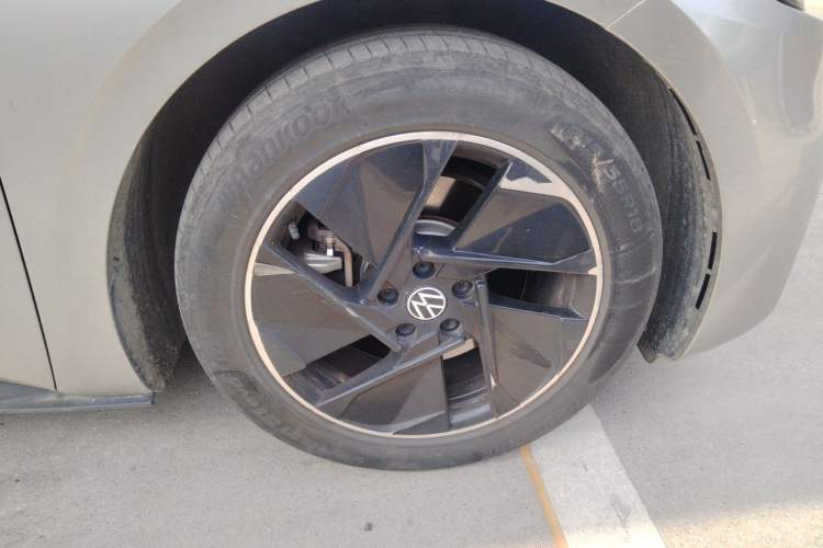 Used Volkswagen ID.3 2024 Pure & Smart Edition Right Front Wheel Hub
