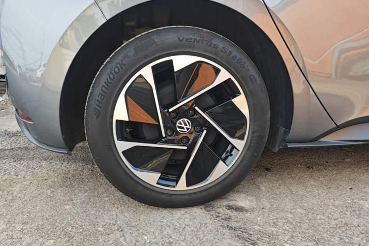 Used Volkswagen ID.3 2024 Outstanding Edition Right Rear Wheel Hub