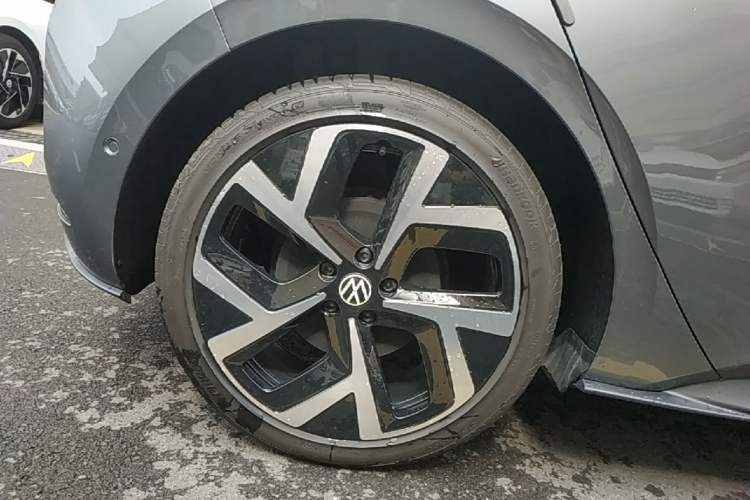 Used Volkswagen ID.3 2024 Intelligent Edition Right Rear Wheel Hub
