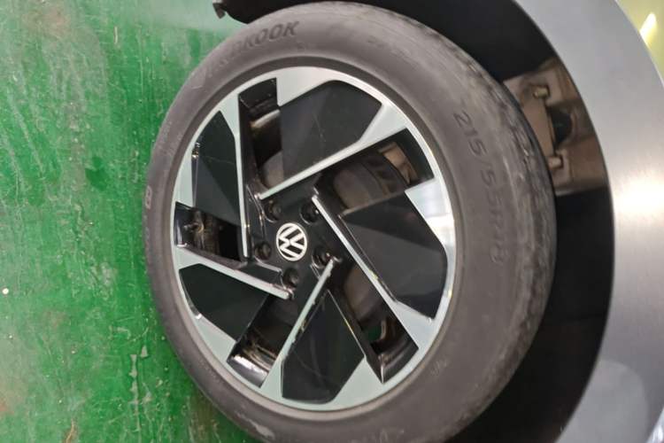 Used Volkswagen ID.3 2024 Outstanding Edition Right Rear Wheel Hub