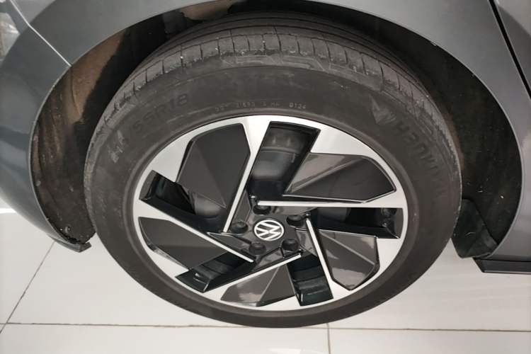 Used Volkswagen ID.3 2024 Outstanding Edition Right Rear Wheel Hub