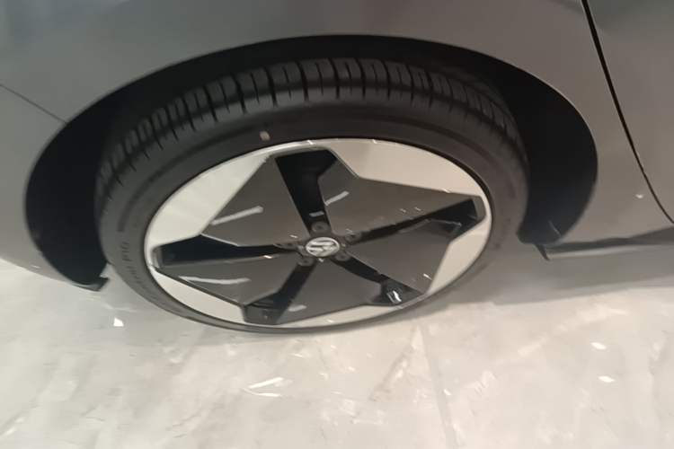 Used Volkswagen ID.3 2024 Outstanding Edition Right Rear Wheel Hub
