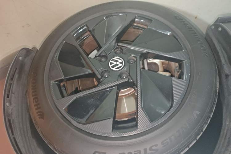 Used Volkswagen ID.3 2024 Outstanding Edition Right Rear Wheel Hub