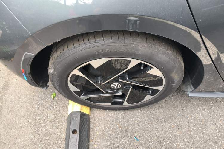 Used Volkswagen ID.3 2024 Outstanding Edition Right Rear Wheel Hub