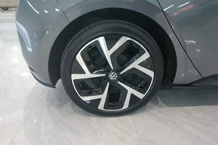Used Volkswagen ID.3 2024 Outstanding Edition Right Rear Wheel Hub