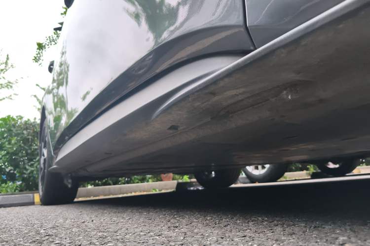 Used Volkswagen ID.3 2024 Outstanding Edition Right Side Sill