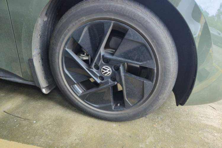 Used Volkswagen ID.3 2024 Outstanding Edition Right Front Wheel Hub