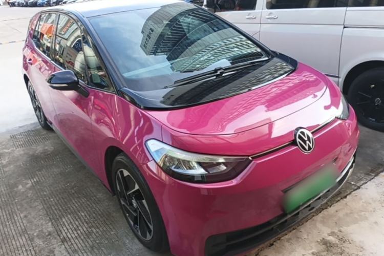 Used Volkswagen ID.3 2024 Outstanding Edition Front Right 45 Deg