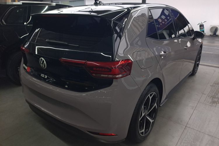 Used Volkswagen ID.3 2024 Outstanding Edition Rear Right 45 Deg