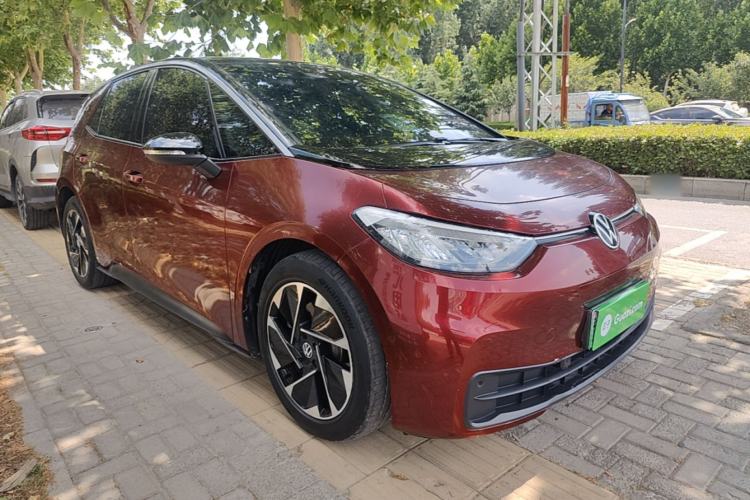 Used Volkswagen ID.3 2024 Outstanding Edition Front Right 45 Deg