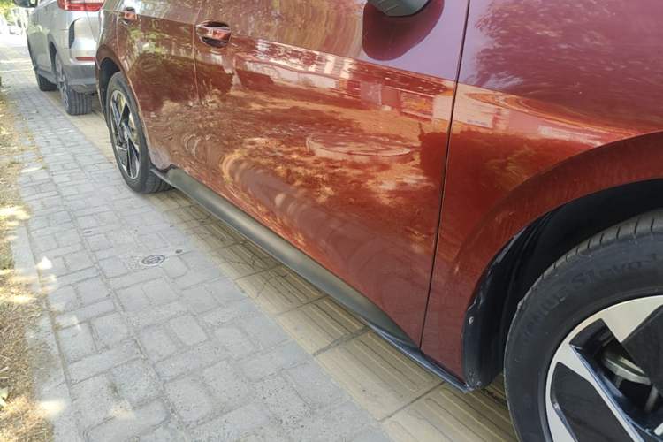 Used Volkswagen ID.3 2024 Outstanding Edition Right Side Sill