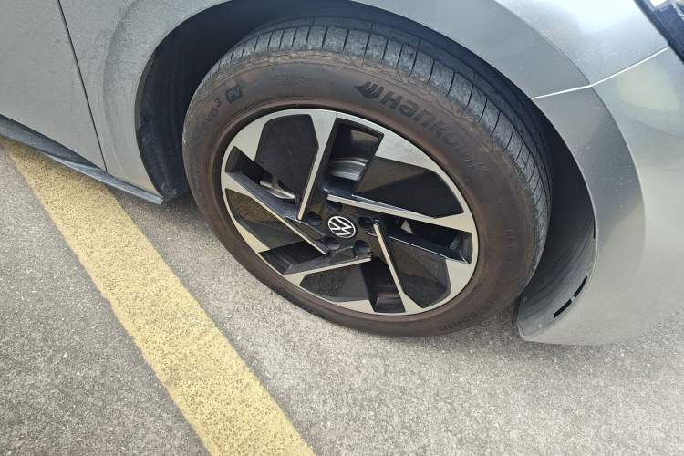 Used Volkswagen ID.3 2024 Pure & Smart Edition Right Front Wheel Hub