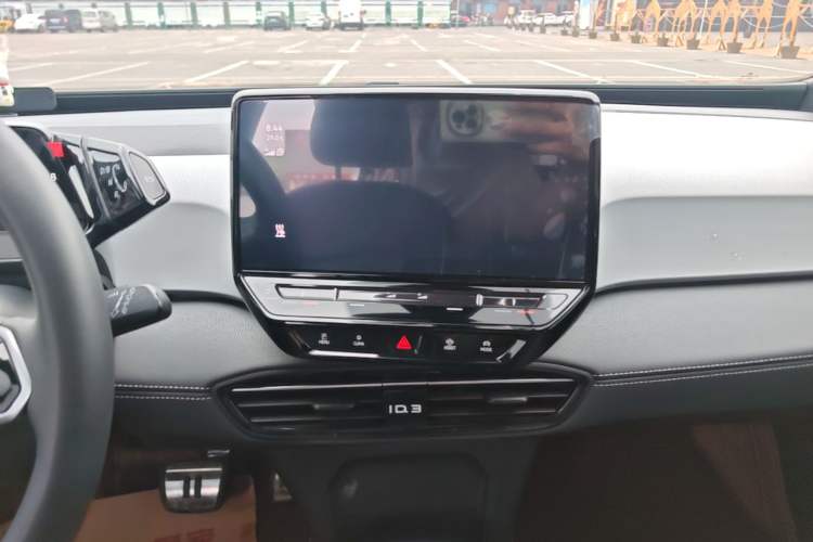 Used Volkswagen ID.3 2024 Outstanding Edition Audio And AC Panel