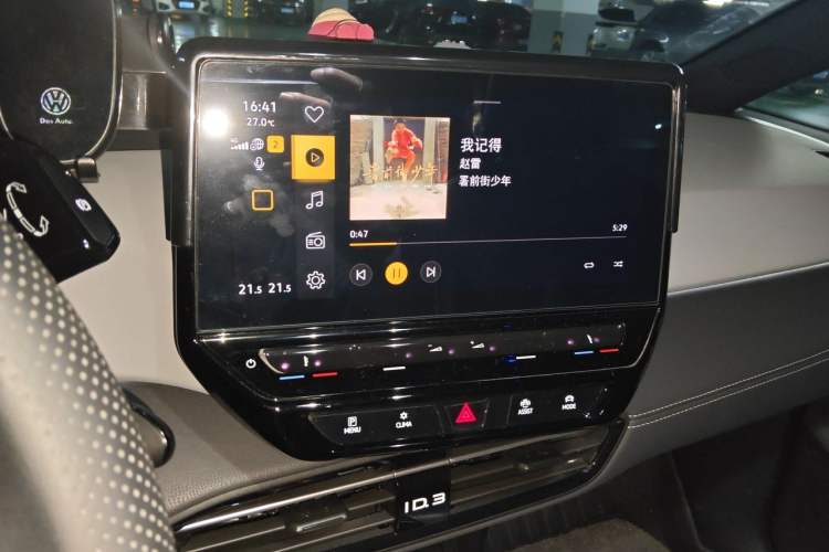 Used Volkswagen ID.3 2024 Outstanding Edition Audio And AC Panel
