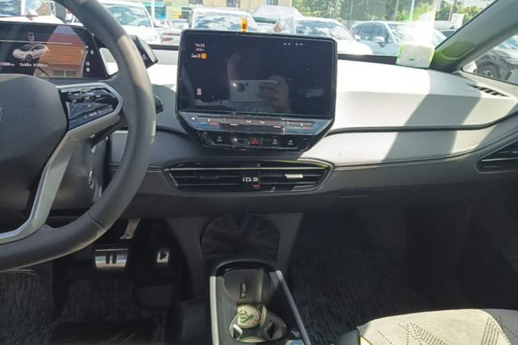 Used Volkswagen ID.3 2024 Outstanding Edition Audio And AC Panel