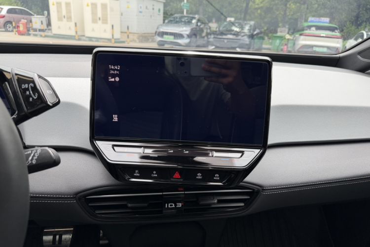 Used Volkswagen ID.3 2024 Outstanding Edition Audio And AC Panel