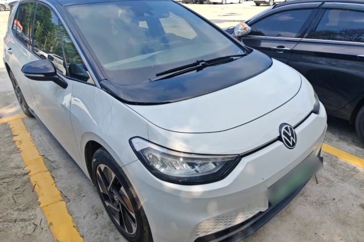 Used Volkswagen ID.3 2024 Outstanding Edition Exterior 1