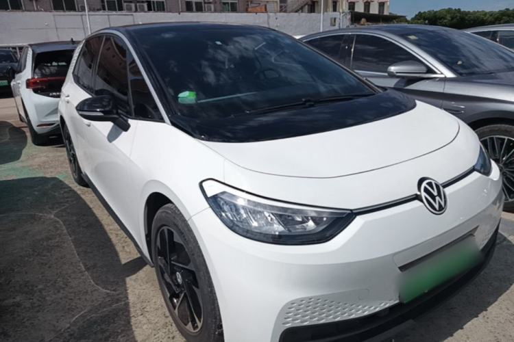 Used Volkswagen ID.3 2024 Outstanding Edition Exterior 1