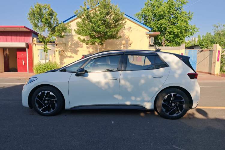 Used Volkswagen ID.3 2024 Outstanding Edition Exterior 1