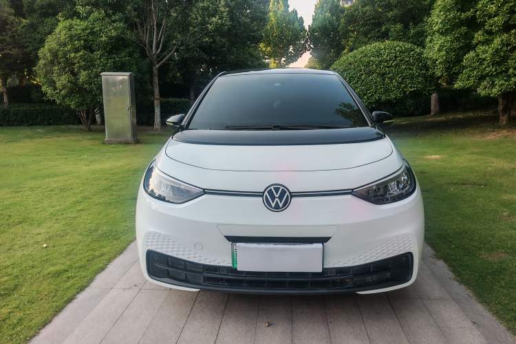 Used Volkswagen ID.3 2024 Outstanding Edition Exterior 1