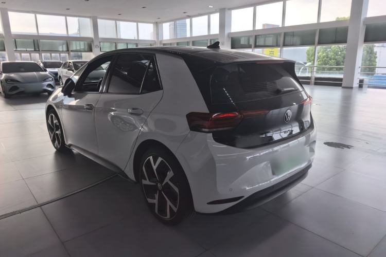 Used Volkswagen ID.3 2024 Outstanding Edition Exterior 2