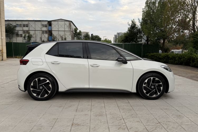 Used Volkswagen ID.3 2024 Outstanding Edition Exterior 2