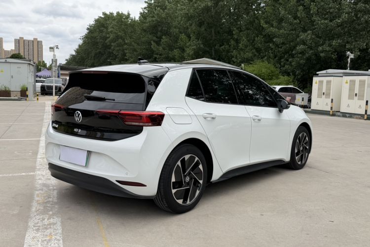 Used Volkswagen ID.3 2024 Outstanding Edition Exterior 2