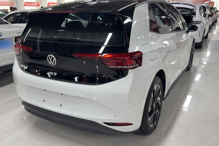 Used Volkswagen ID.3 2024 Outstanding Edition Exterior 3