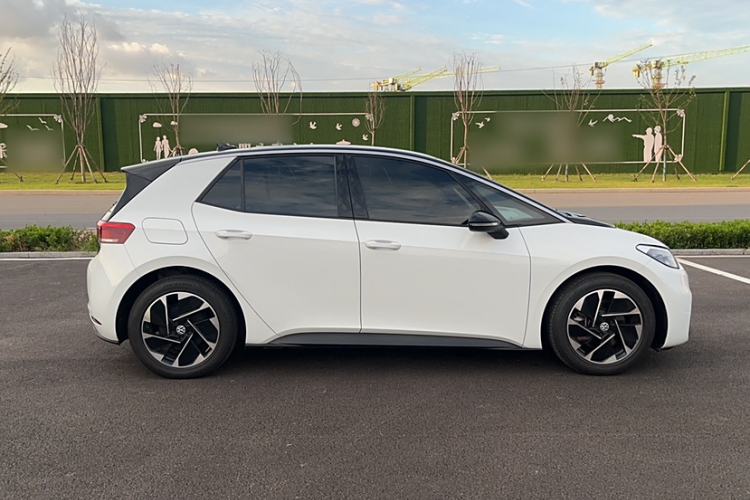 Used Volkswagen ID.3 2024 Outstanding Edition Exterior 3