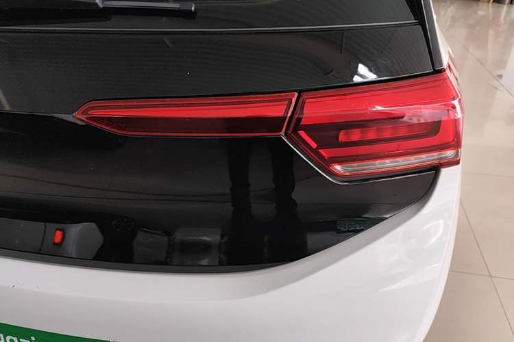 Used Volkswagen ID.3 2024 Outstanding Edition Exterior 3