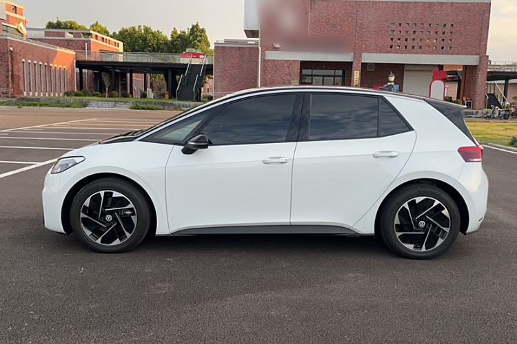 Used Volkswagen ID.3 2024 Outstanding Edition Exterior 4