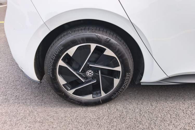 Used Volkswagen ID.3 2024 Outstanding Edition Exterior 4