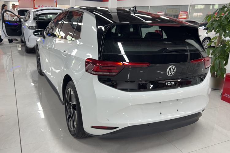 Used Volkswagen ID.3 2024 Outstanding Edition Exterior 5