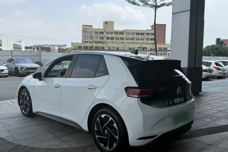Used Volkswagen ID.3 2024 Outstanding Edition Exterior 5