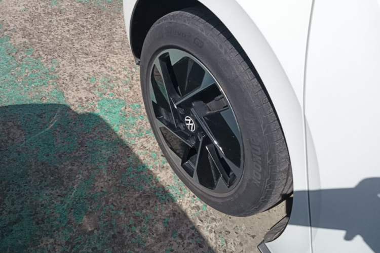 Used Volkswagen ID.3 2024 Outstanding Edition Exterior 5