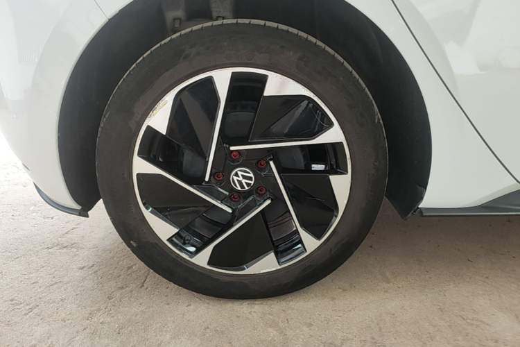Used Volkswagen ID.3 2024 Outstanding Edition Exterior 5