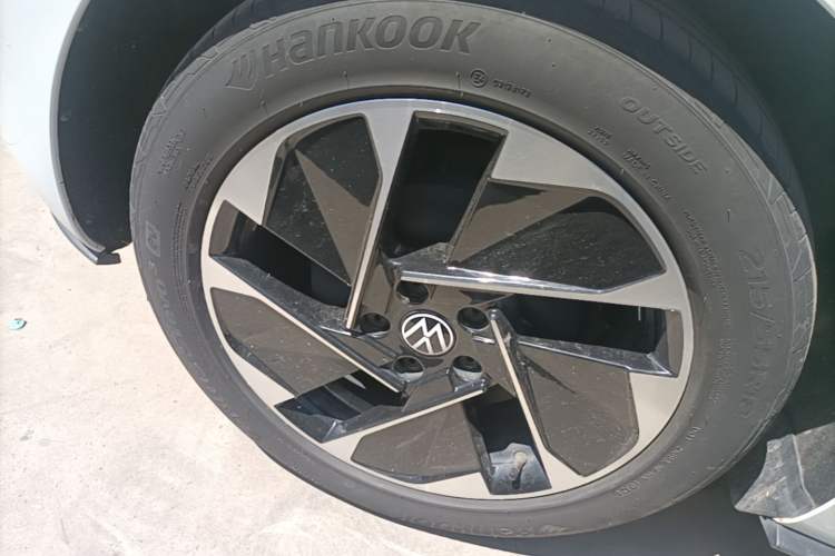 Used Volkswagen ID.3 2024 Outstanding Edition Exterior 5