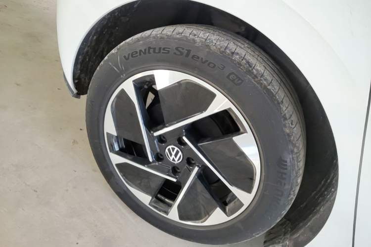Used Volkswagen ID.3 2024 Outstanding Edition Exterior 5