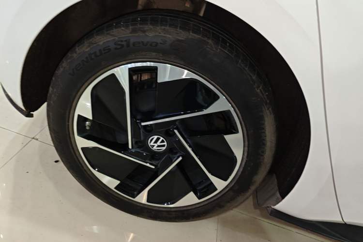 Used Volkswagen ID.3 2024 Outstanding Edition Exterior 5