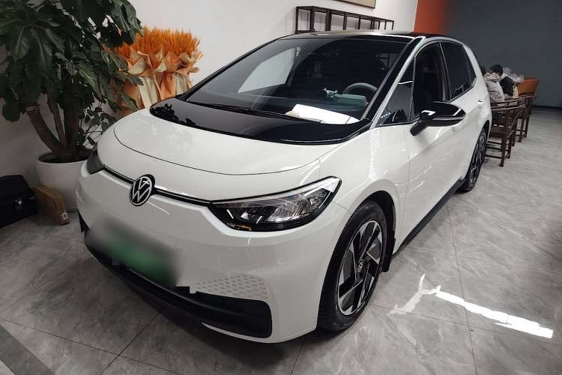 Used Volkswagen ID.3 2024 Outstanding Edition Front Left 45 Deg