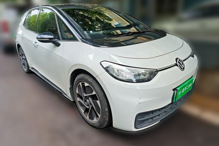 Used Volkswagen ID.3 2024 Outstanding Edition Front Right 45 Deg