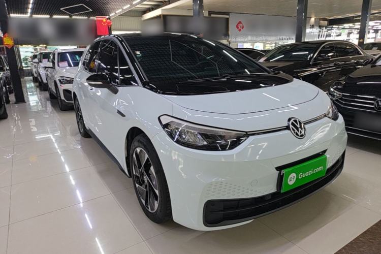 Used Volkswagen ID.3 2024 Outstanding Edition Front Right 45 Deg