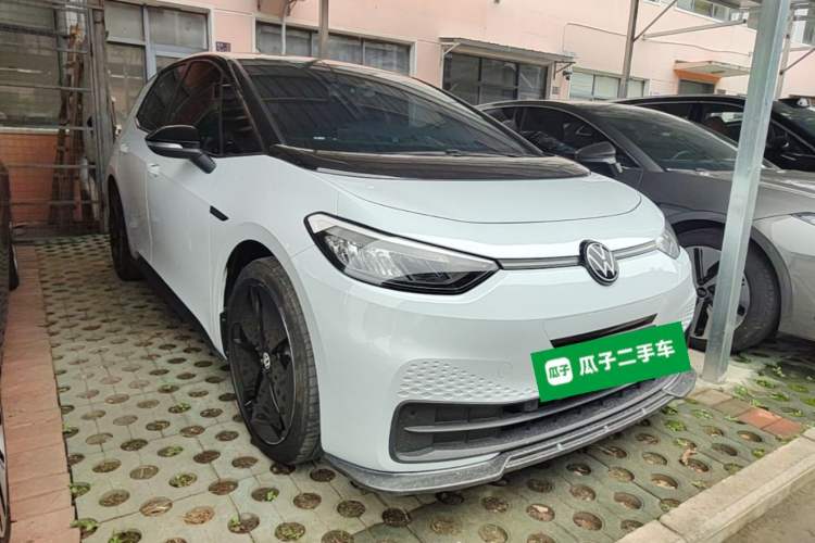 Used Volkswagen ID.3 2024 Pure & Smart Edition Front Right 45 Deg